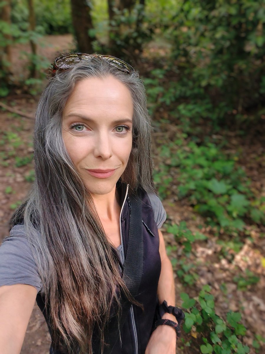 LadyGrace27's tweet image. Leaves underfoot, birds overhead… and something in me settles...🌿

#wednesdayvibe #walks #woods #woodland #nature #birdsong