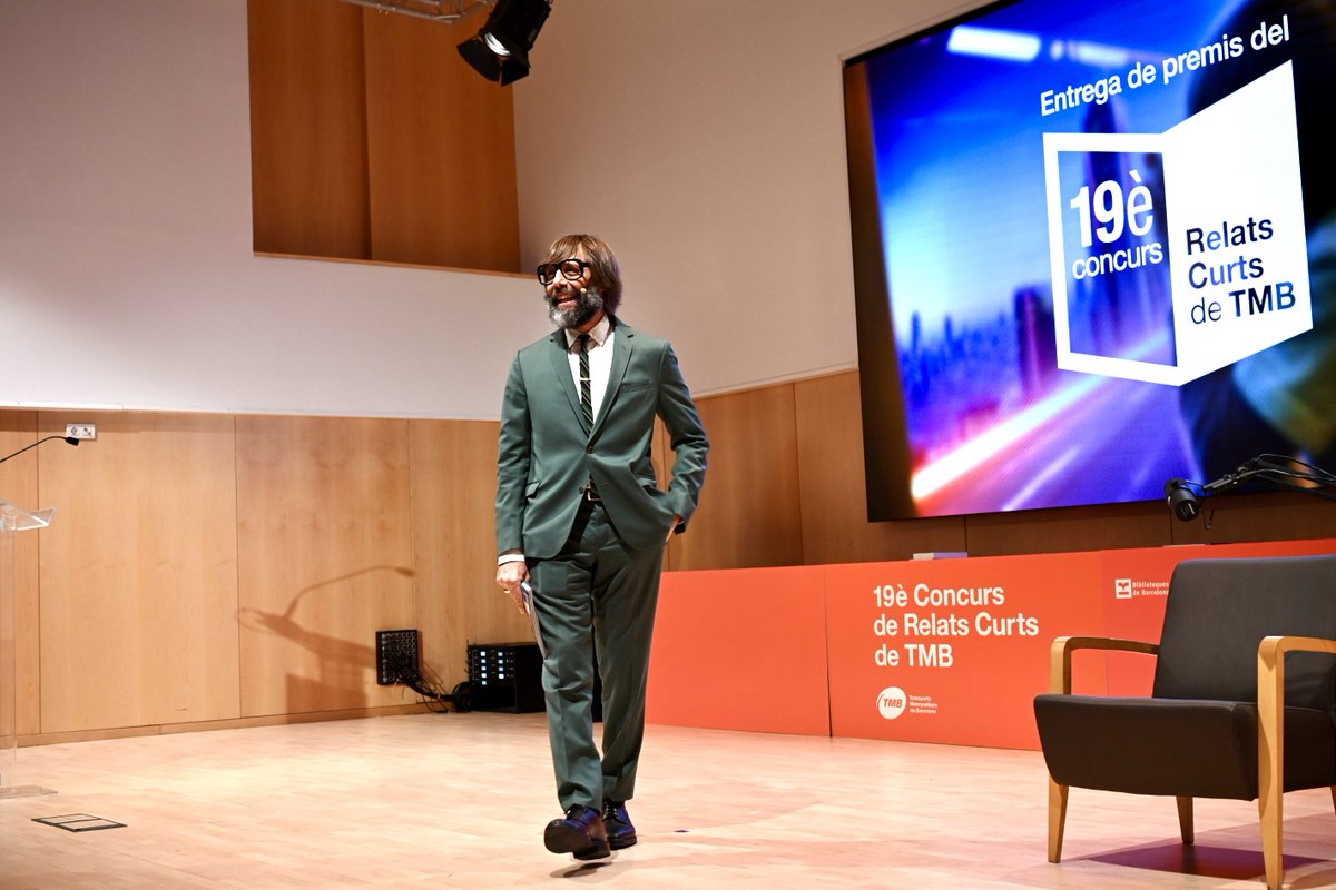 📚🏆Avui hem celebrat l'acte de lliurament de premis de la19a edició del Concurs #RelatsTMB2026 presentat per <a href="/oscardalmau_/">òscar dalmau</a> a la Biblioteca Jaume Fuster. Una tarda plena de talent i lletres per reconèixer les millors històries inspirades en les nostres xarxes de transport🚍🚇🧵