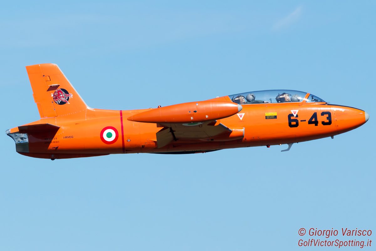 GolfVictorSpot's tweet image. Ha insegnato a volare a migliaia di piloti, e oggi dà ancora spettacolo! L'Aermacchi MB-326E restaurato da Volafenice è storia italiana con le ali!
2a Aeronautica Militare Balloon Cup
#avgeek #planespotting #aviation #aviationphotography #airshow