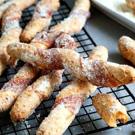 Chebe_Bread's tweet photo. Chēbē Bacon and Parmesan Breadsticks. Gluten and grain free! https://t.co/fWYEdRGZyT https://t.co/IBixCv6wLM