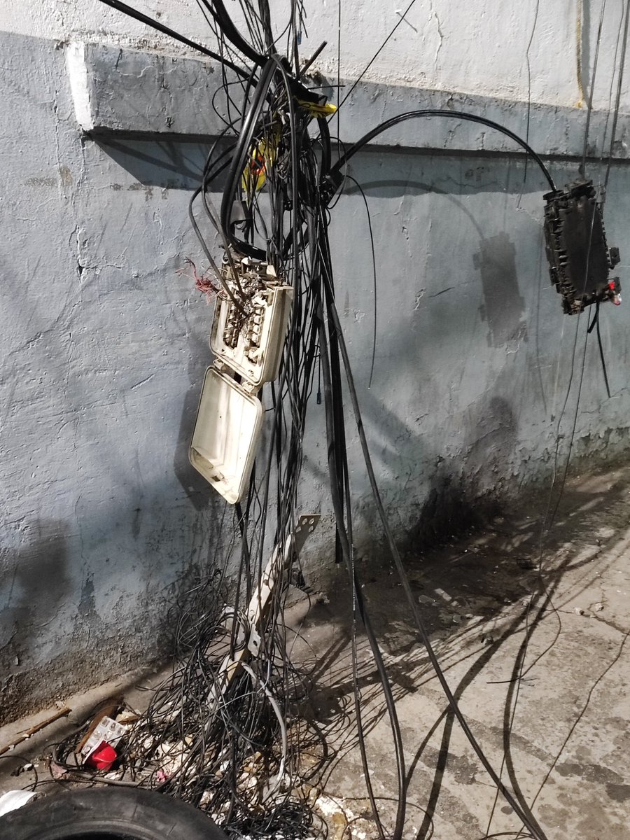 zai_coen's tweet photo. @AlcaldiaMHmx @mauriciotabe Y cuando va a venir a Patzcuaro y Mayran acá también necesitamos ayuda. Y ya no es de meter reportes es de que ustedes también vean las demás colonias y no solo las que a ustedes les conviene. https://t.co/mHNcboMmBs