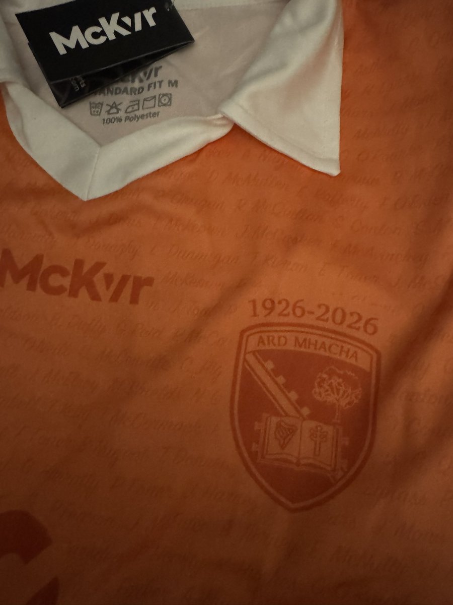 lanakillops's tweet image. Nice wee surprise from my ol da today. Wee phone call from him ‘Dawter went to mckeevers this morning and got you the new jersey’ flowers delivered to work yday from him for my wedding anniversary and this today. Legend👌🏻 #armagh #gaa 🟠⚪️