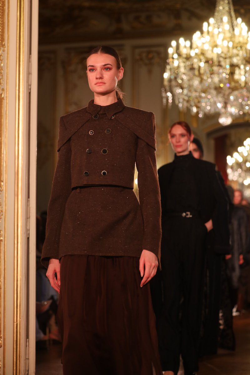 ModeCaf's tweet image. Café de la mode spéciale mode plus
Paris Modest Fashion Week 2026
Paris fashion Week
Model Shooting at ’Hôtel Le Marois  During Paris Fashion Week 2026
#couture #fashion #fashionweek #spring2026couture #fashionstylist #hautecouture #fw2026