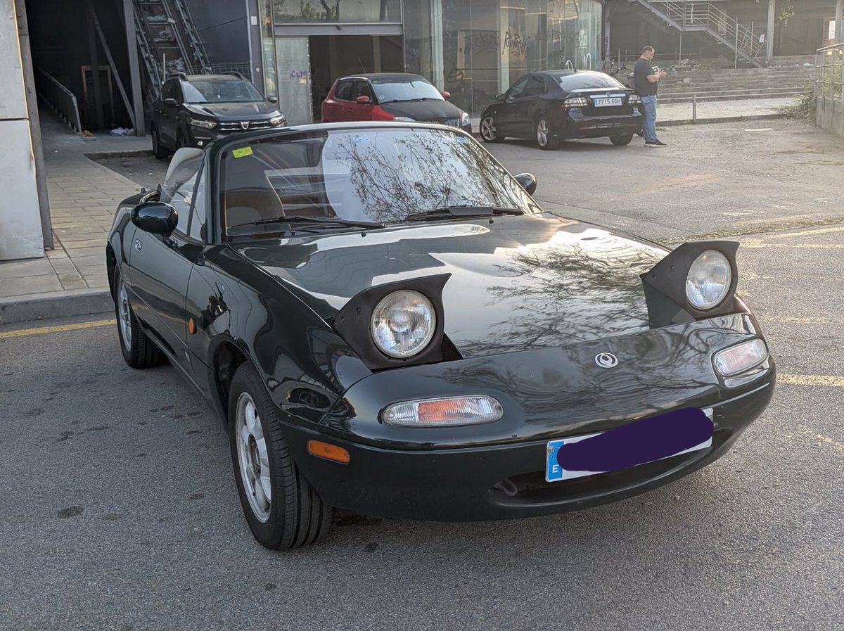 My MX-5/Eunos Roadster/Miata that I got a while ago, still working on restoring it slowly but it should be ready by mid-summer at the latest #mazda #miata #mx5