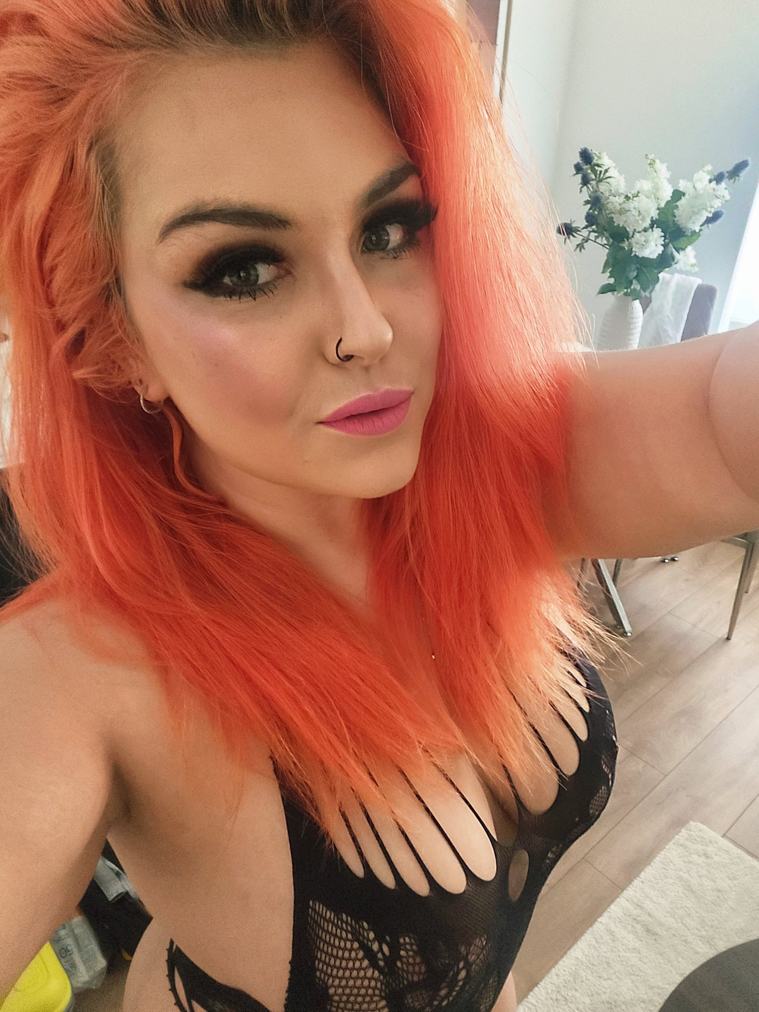OK SO, mega post coming right now. As y'all know I had seizures and health issues last few years and gained some extra pounds and haven't been confident enough to take a pic and upload it straight away in about a year BUT this pic ive just taken, health better, seizure free AND https://t.co/RcjbuWXFEd