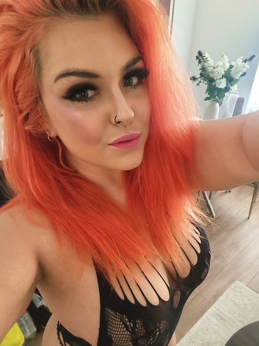 Mandy🦊 - OK SO, mega post coming right now. As y'all know I had seizures and health issues last few years and gained some extra pounds and haven't been confident enough to take a pic and upload it straight away in about a year BUT this pic ive just taken, health better, seizure free AND https://t.co/RcjbuWXFEd
