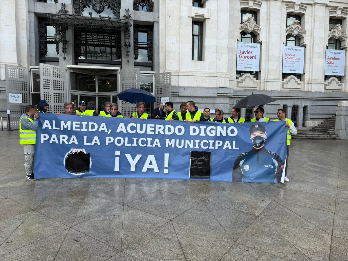 sindicatopla's tweet photo. Hoy los sindicatos CPPM, CSIT UP/PLA, UPM y UGT se han personado en el pleno para reivindicar la apertura de la Mesa de Negociación y un Acuerdo digno para @policiademadrid @InmaSanzO @AlmeidaPP_ #acuerdodepoliciaYA https://t.co/VQ5w2vSDJx