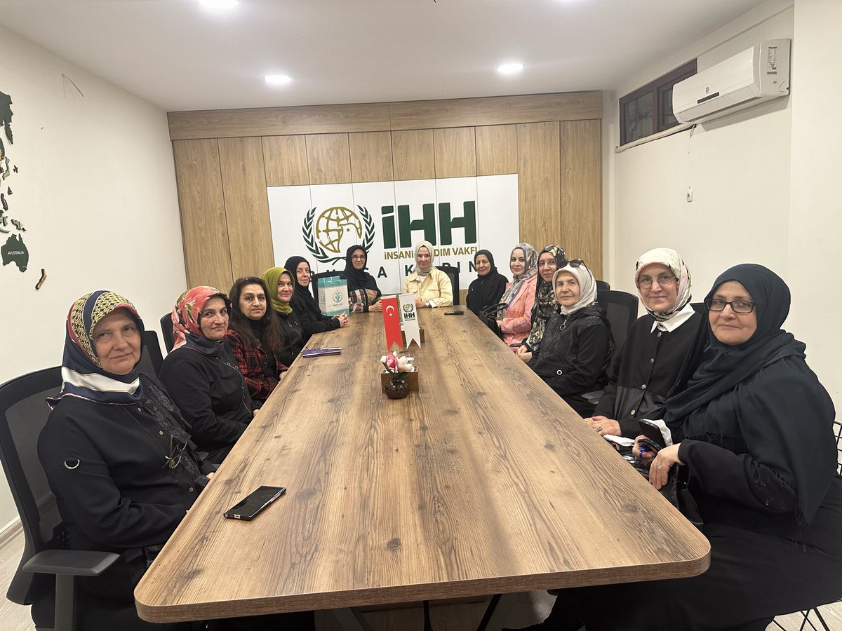 map_bursa's tweet photo. Bursa Mehir Aile Platformu Yönetim Kurulu olarak Bursa İHH Kadın Kolları’nı ziyaret ettik.
Aile birliğinin korunması için birlikte neler yapabileceğimizi değerlendirdik.

Nazik ev sahiplikleri için teşekkür ediyor, ortak çalışmalarımızın artmasını diliyoruz. https://t.co/vEqHGeymJS