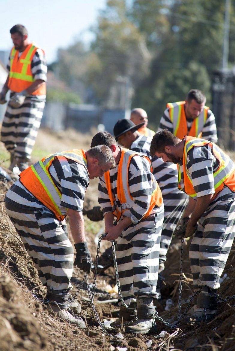 Tuneman9's tweet photo. Bring back prison chain gangs. Able-bodied convicts in stripes, orange vests, and leg chains cleaning highways, ditches, and roadsides. Visible punishment + real restitution instead of sitting idle on taxpayer money. Make crime costly again.#ChainGangs #LawAndOrder https://t.co/iflEPZMAzx
