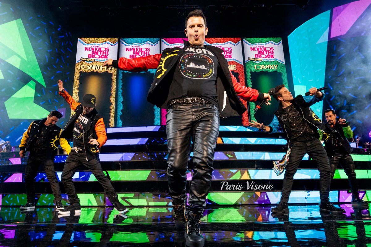 lacah_12's tweet photo. Happy #HumpDay the #BHFamily #bhsisters #JonGirls #JonathanKnight #JordanKnight 🫶🏻Why do I feel like something's missing in my life without them and they don't feel the same about me? Indeed I wonder why 🤔😜 LOVE YOU 🤖💜 #BHLove 💞 #StepByStep 🫂 #StillKids 💞 #loveeternal 💜♾ https://t.co/cY3pPJeB1A