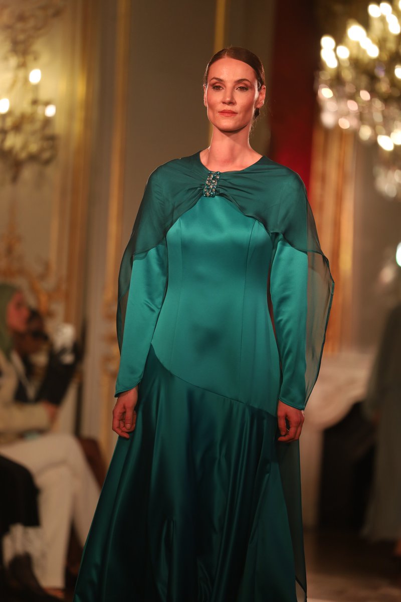 ModeCaf's tweet image. Café de la mode spéciale mode plus
Paris Modest Fashion Week 2026
Paris fashion Week
Model Shooting at ’Hôtel Le Marois  During Paris Fashion Week 2026
#couture #fashion #fashionweek #spring2026couture #fashionstylist #hautecouture #fw2026