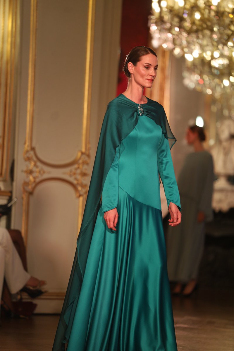 ModeCaf's tweet image. Café de la mode spéciale mode plus
Paris Modest Fashion Week 2026
Paris fashion Week
Model Shooting at ’Hôtel Le Marois  During Paris Fashion Week 2026
#couture #fashion #fashionweek #spring2026couture #fashionstylist #hautecouture #fw2026