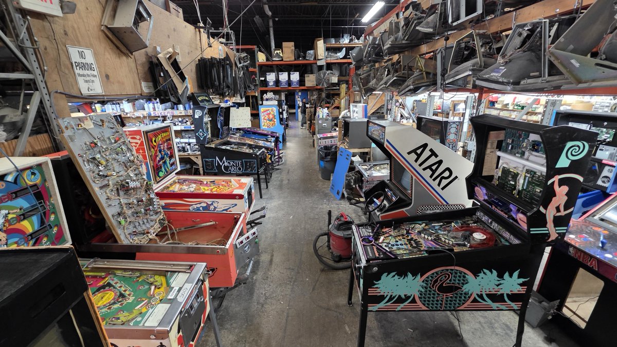 psykomantis's tweet image. While visiting the East Coast this week, Todd Tuckey of TNT Amusements &amp;amp; I had breakfast &amp;amp; toured his facility. His #Pinball #Arcade shop is full of treasure &amp;amp; some amazing games. Protect this man as he's a wealth of knowledge &amp;amp; a true pillar of classic #videogames culture.