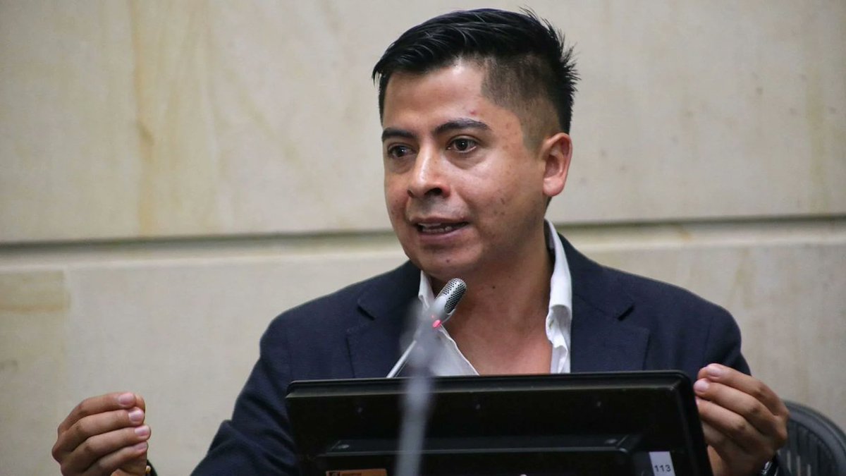 Si apoyan a otro que no sea Cepeda incurrirán en doble militancia: la advertencia de Ariel Ávila a los militantes del Verde

cambiocolombia.com/vivo/eleccione…
