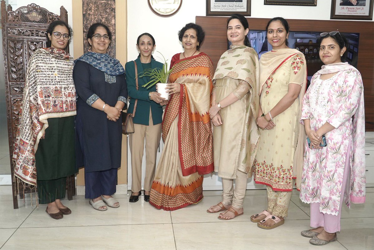 MCMDAVCW's tweet image. Geetanjali Counselling Helpline Committee @MCMDAVCW, under the aegis of IQAC, held workshop on ‘Stress Management through Emotional Regulation and Mindfulness’ on World Health Day, by Dr. Nayanika Singh, Corporate Behavioural Trainer.
Post by: #MassCommunication Dept.