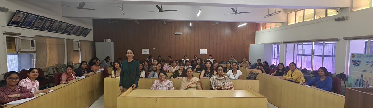 MCMDAVCW's tweet image. Geetanjali Counselling Helpline Committee @MCMDAVCW, under the aegis of IQAC, held workshop on ‘Stress Management through Emotional Regulation and Mindfulness’ on World Health Day, by Dr. Nayanika Singh, Corporate Behavioural Trainer.
Post by: #MassCommunication Dept.
