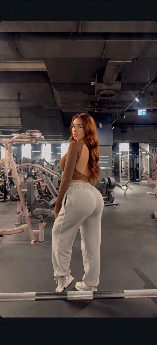 victoryateagan's tweet photo. Wie üblich das Gym am hitten! Wie läuft euer Booty-Training Girls? ❤️
Sollte ich noch mehr glutes aufbauen?

#bootytraining #gymgirl #gains #upperglutes #FitnessQueen https://t.co/68fyatlg6k