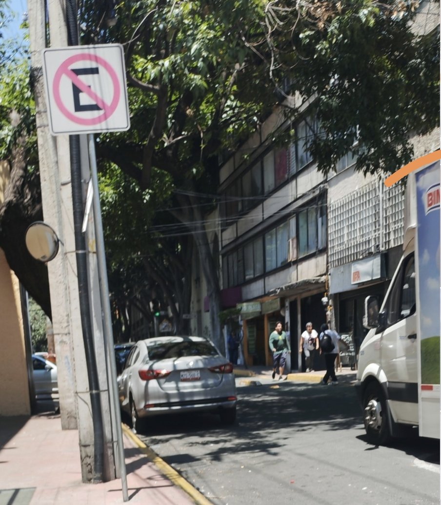 Briza_28's tweet photo. Pan de cada día día y noche carros estacionados en lugar prohibido Jose Marti entre Carlos B Zetina y Cerrada de la Paz, Col. Escandon @OVIALCDMX @SSC_CDMX @UCS_GCDMX @Ssp_transitodf https://t.co/eSafiwaq0E