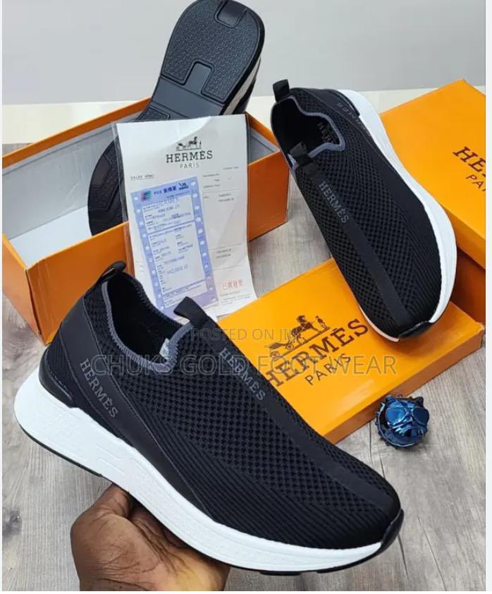 Dinero Crocs 🚚 tweet media