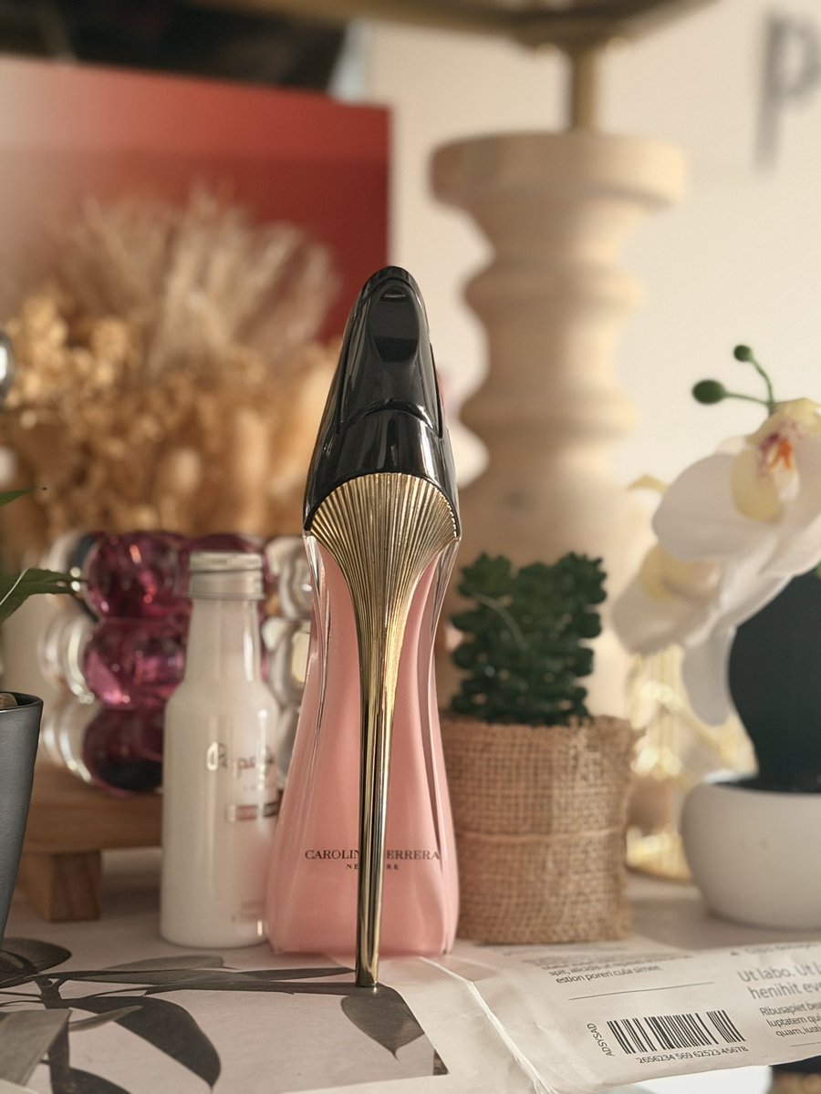 zaitum_'s tweet photo. Good girl blush by Carolina Herrera is my scent of the day .
Beautiful and unforgettable
#sotd #goodgirlblush https://t.co/otzRYVFZj5