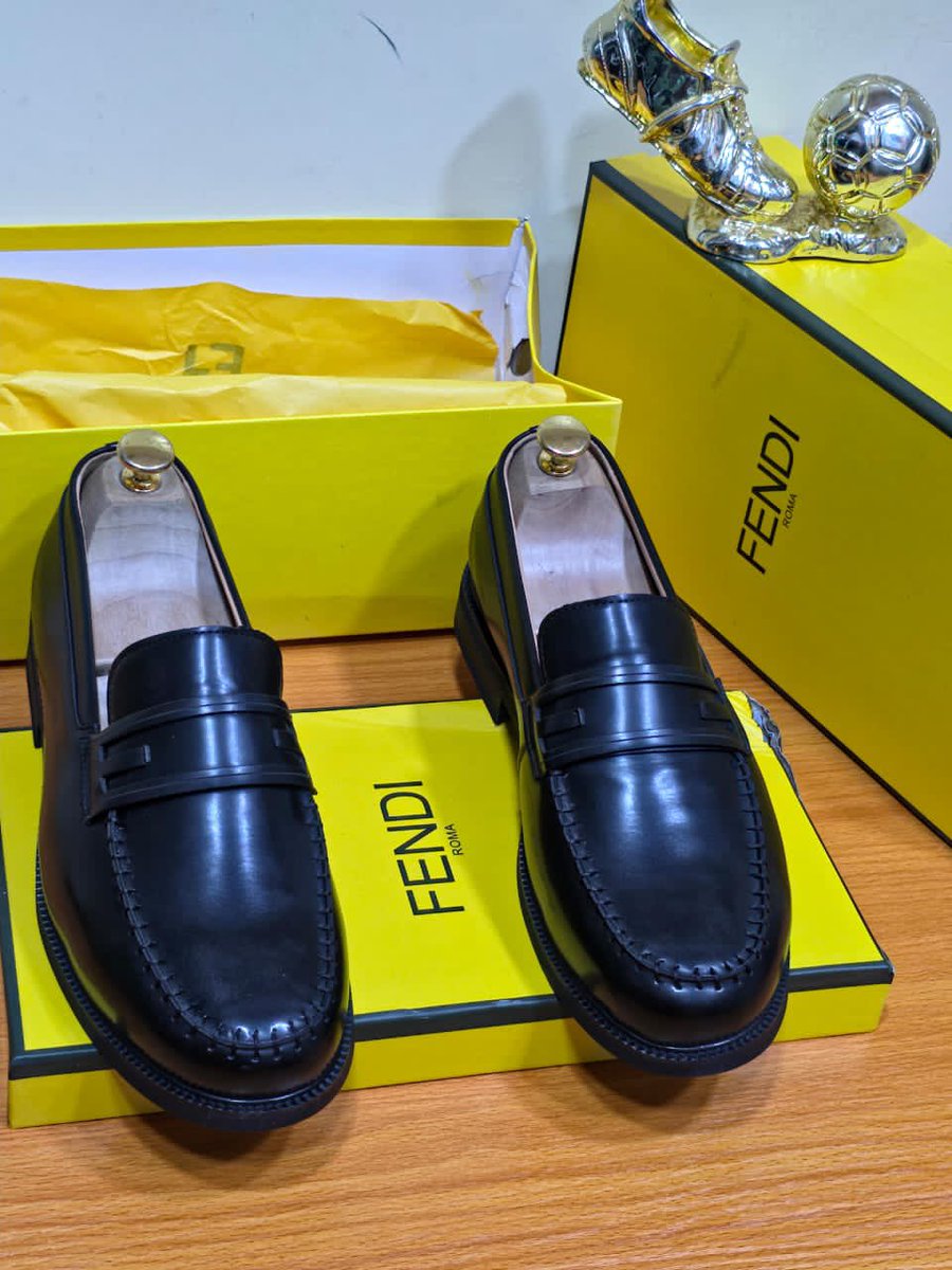 Dinero Crocs 🚚 tweet media