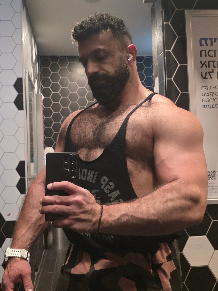 GuyMotola's tweet image. Back session
#progress #bodybuilder #bodybuilding #mensphysique #gym #gymselfie #backday #thick