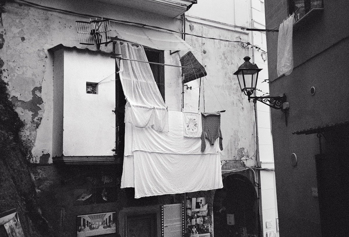 peevecauser's tweet photo. laundry day in italy on 35mm https://t.co/jWCk0TAMsO