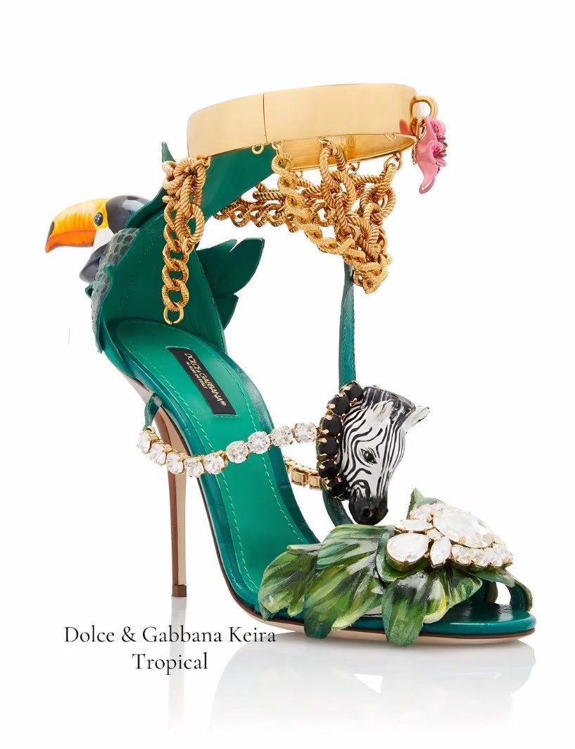 is she riri??? tweet media