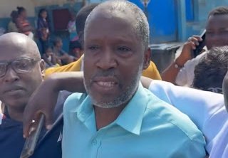 PresseInfos1's tweet image. Le maire de Milot, Wesner Joseph, a été libéré ce 28 avril 2026 par la juge Me Adeline Julmice. Accusé dans le drame de la Citadelle (11 avril, +20 morts), il nie toute implication. Enquête en cours.
#Haïti #Justice #Milot