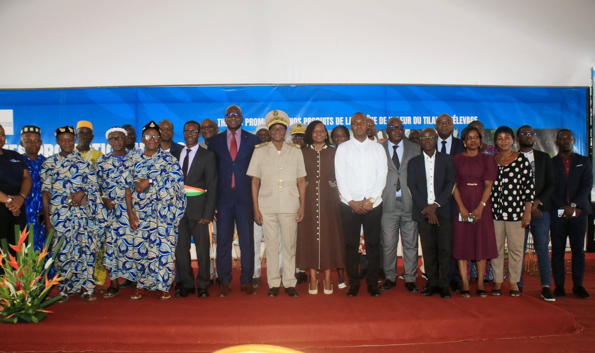 FAOCotedIvoire's tweet photo. Journées promotionnelles pour dynamiser la filière tilapia en 🇨🇮
Le Préfet de région de Yamoussoukro, a procédé ce mercredi au  lancement officiel des Journées promotionnelles de la pisciculture du tilapia.

@UEenCI 
@BMZ_Bund 
@PressACP 
@ONU_CIV https://t.co/lVP9oppZGd