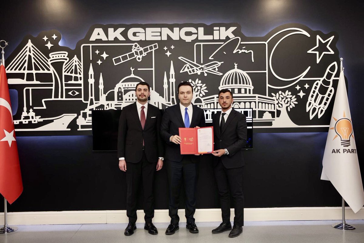ramazanyaylaci's tweet photo. Gençlik Kolları Genel Başkanımız Sayın @avyusufibis ’in takdirleriyle #Yeşilyurt İlçe Gençlik Kolları Başkanlığına atanan Talha Polat kardeşimizi tebrik ediyor, yeni görevinde muvaffakiyetler diliyorum.

Görevi devreden @safaberksevim kardeşime ise bugüne kadar yapmış olduğu hizmet ve emeklerinden dolayı teşekkür ediyorum.

AK Partimize ve Malatya teşkilatımıza hayırlı olsun. 🫱🏻‍🫲🏻