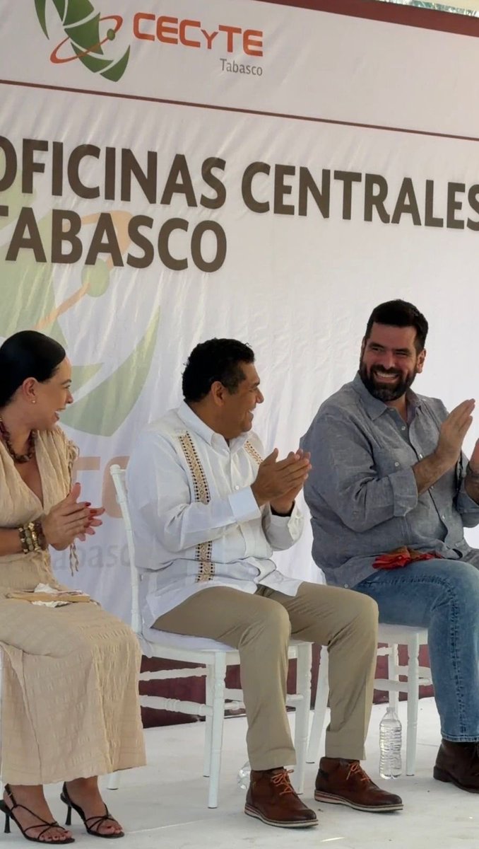 daniel_casasus's tweet photo. ¡El CECyTE estrena nuevas oficinas!

🧔🏻‍♂️Acompañé al gobernador @TabascoJavier, en el corte de listón de las nuevas oficinas de este importante centro educativo, junto con la secretaria de Educación, la maestra Patricia Iparrea.

¡Enhorabuena para el personal y los estudiantes! ¡Abrazote! 🤗