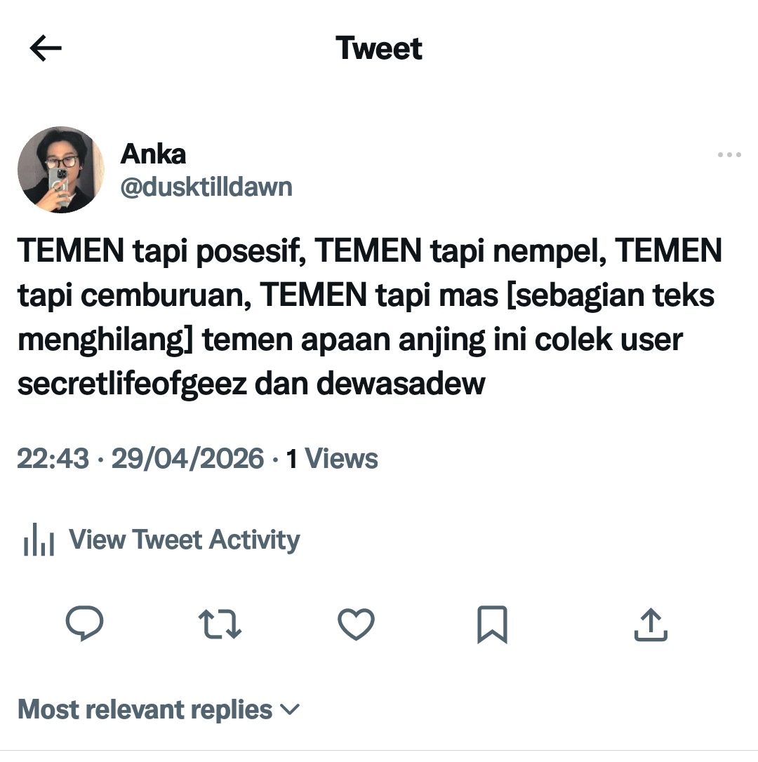 ayes tweet media