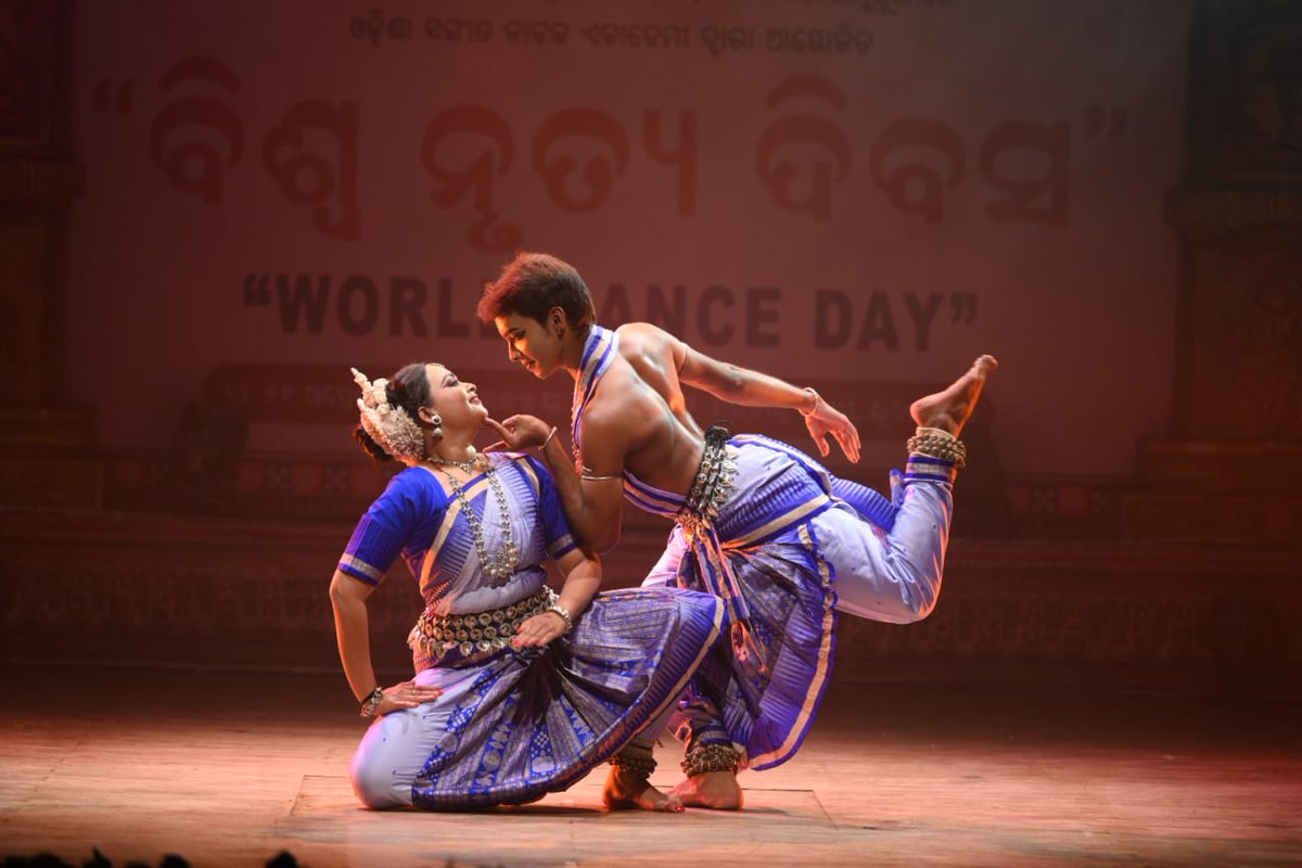 Culturedeptt's tweet image. 'ବିଶ୍ଵ ନୃତ୍ୟ ଦିବସ' ଅବସରରେ କଳାକାରମାନଙ୍କ ଦ୍ଵାରା ପରିବେଷିତ ହୋଇଥିବା ଓଡ଼ିଶୀ ନୃତ୍ୟର କିଛି ମନୋରମ ଦୃଶ୍ୟ । 
#culture #odishaculture #Odisha #worlddanceday2026 #odissi #InternationalDanceDay