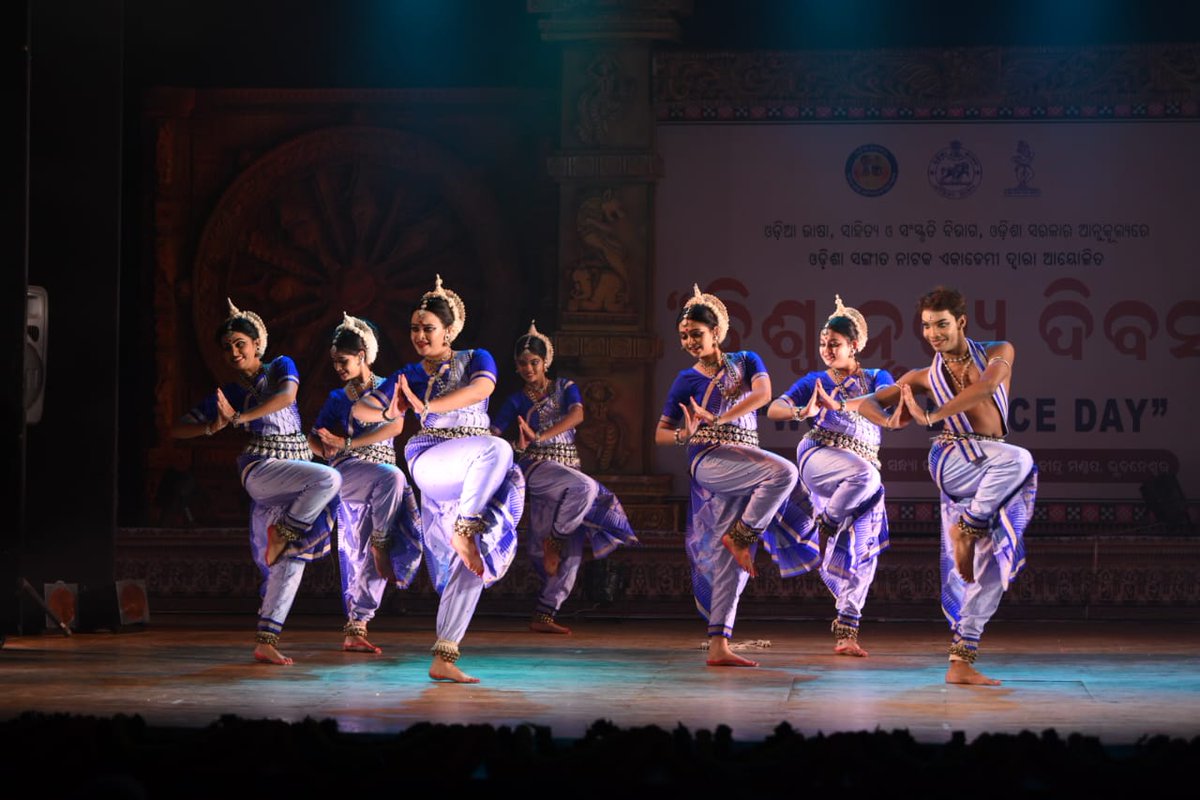 Culturedeptt's tweet image. 'ବିଶ୍ଵ ନୃତ୍ୟ ଦିବସ' ଅବସରରେ କଳାକାରମାନଙ୍କ ଦ୍ଵାରା ପରିବେଷିତ ହୋଇଥିବା ଓଡ଼ିଶୀ ନୃତ୍ୟର କିଛି ମନୋରମ ଦୃଶ୍ୟ । 
#culture #odishaculture #Odisha #worlddanceday2026 #odissi #InternationalDanceDay