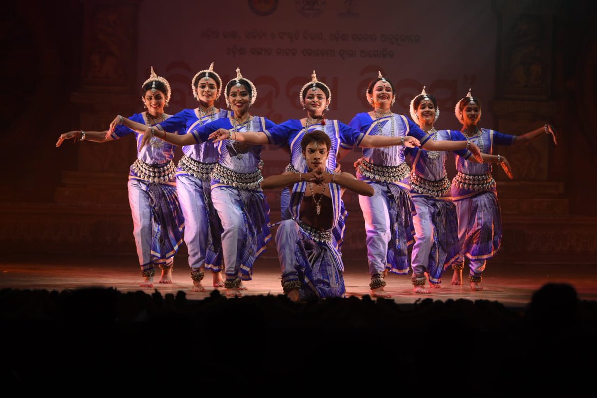 Culturedeptt's tweet image. 'ବିଶ୍ଵ ନୃତ୍ୟ ଦିବସ' ଅବସରରେ କଳାକାରମାନଙ୍କ ଦ୍ଵାରା ପରିବେଷିତ ହୋଇଥିବା ଓଡ଼ିଶୀ ନୃତ୍ୟର କିଛି ମନୋରମ ଦୃଶ୍ୟ । 
#culture #odishaculture #Odisha #worlddanceday2026 #odissi #InternationalDanceDay