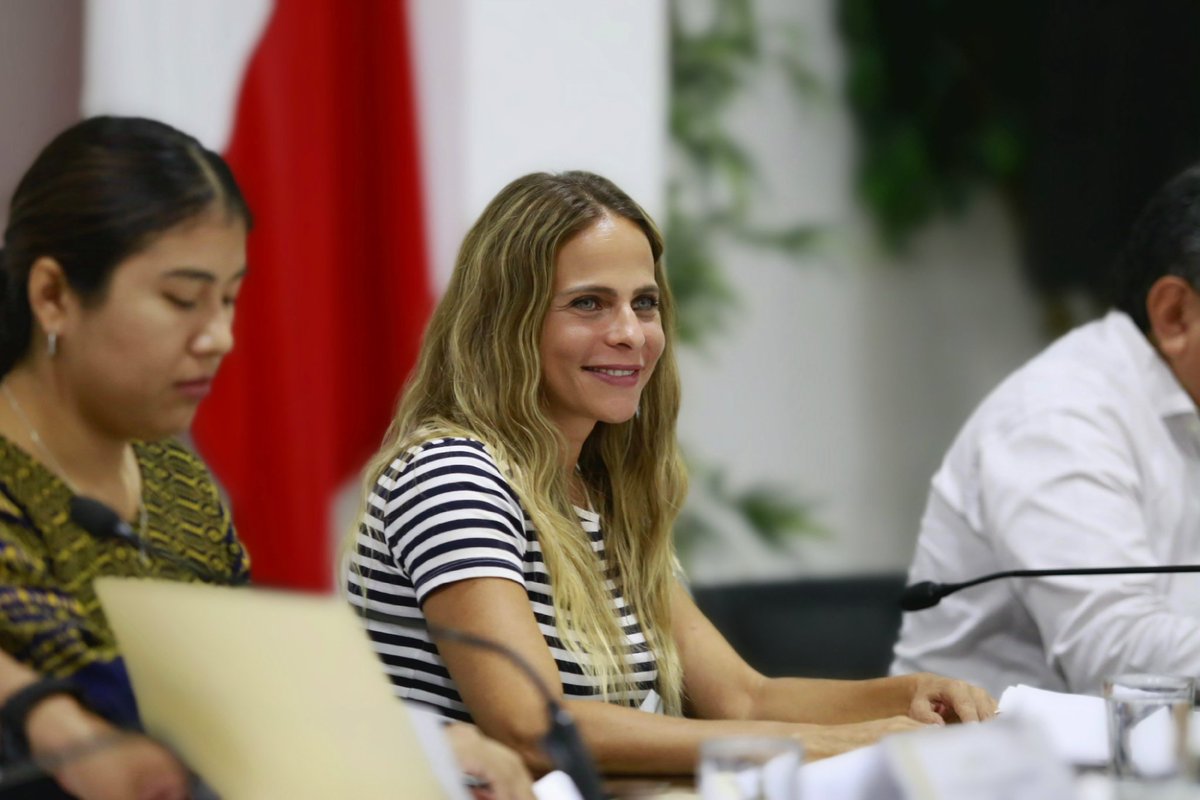 Detrás de cada decisión hay horas de análisis y diálogo. En comisiones revisando dictámenes de iniciativas, siempre con el compromiso de hacer lo mejor para las y los yucatecos 🤝📄