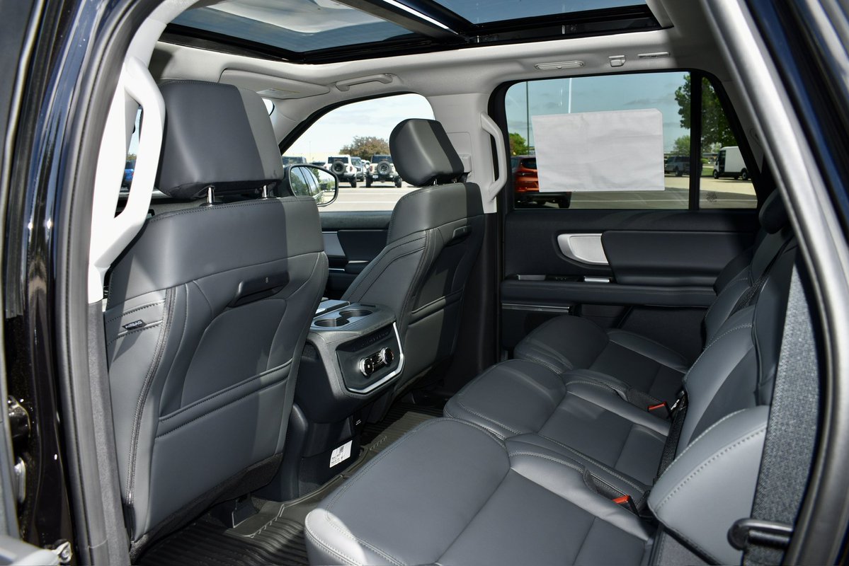 FordOfPeoria's tweet image. 🚙 2026 Ford Expedition Active is here!

Twin-turbo 3.5L V6, fully redesigned inside &amp;amp; out, premium leather, and smart Active trim features.

Huge space + strong towing = perfect for families, trips, and everyday hauling.

#FordExpedition #PeoriaFord #SUVLife #FamilyAdventure