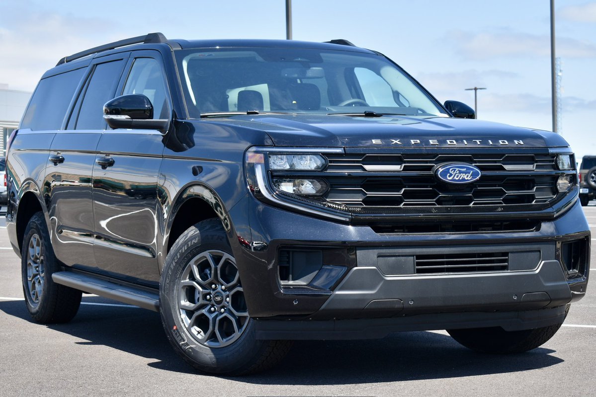 FordOfPeoria's tweet image. 🚙 2026 Ford Expedition Active is here!

Twin-turbo 3.5L V6, fully redesigned inside &amp;amp; out, premium leather, and smart Active trim features.

Huge space + strong towing = perfect for families, trips, and everyday hauling.

#FordExpedition #PeoriaFord #SUVLife #FamilyAdventure