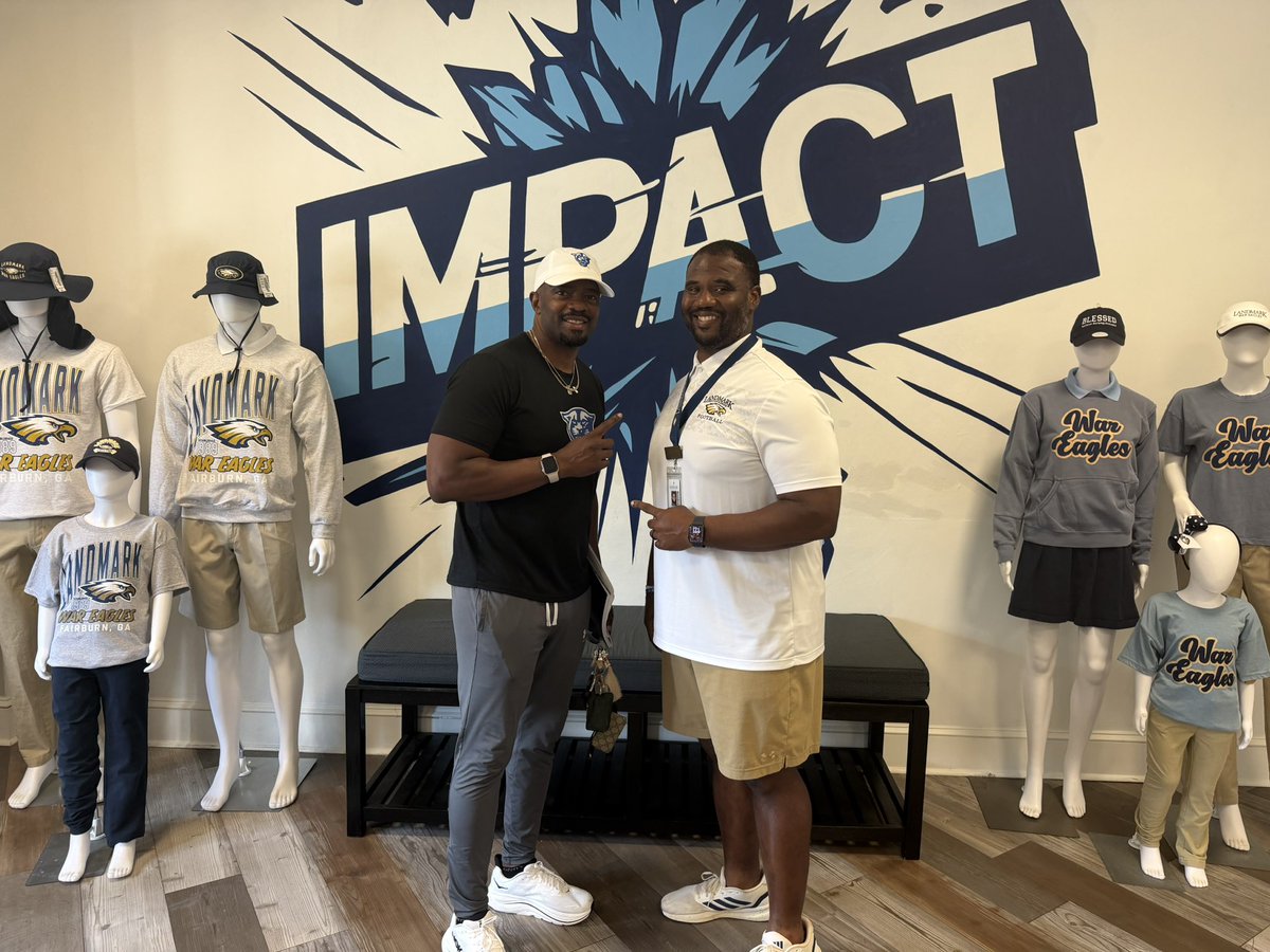 CoachKstew's tweet image. Thank You @Dameyunecraig16 From @GeorgiaStateFB For Stopping By And Checking In On Our Student Athletes Here @Landmark_LCS Thank You @coachtommylewis For Allowing Me To Be Apart Of Something Special! 🙏🏾💪🏾🔥 #AVAD #LEAD #WAREAGLEWAY