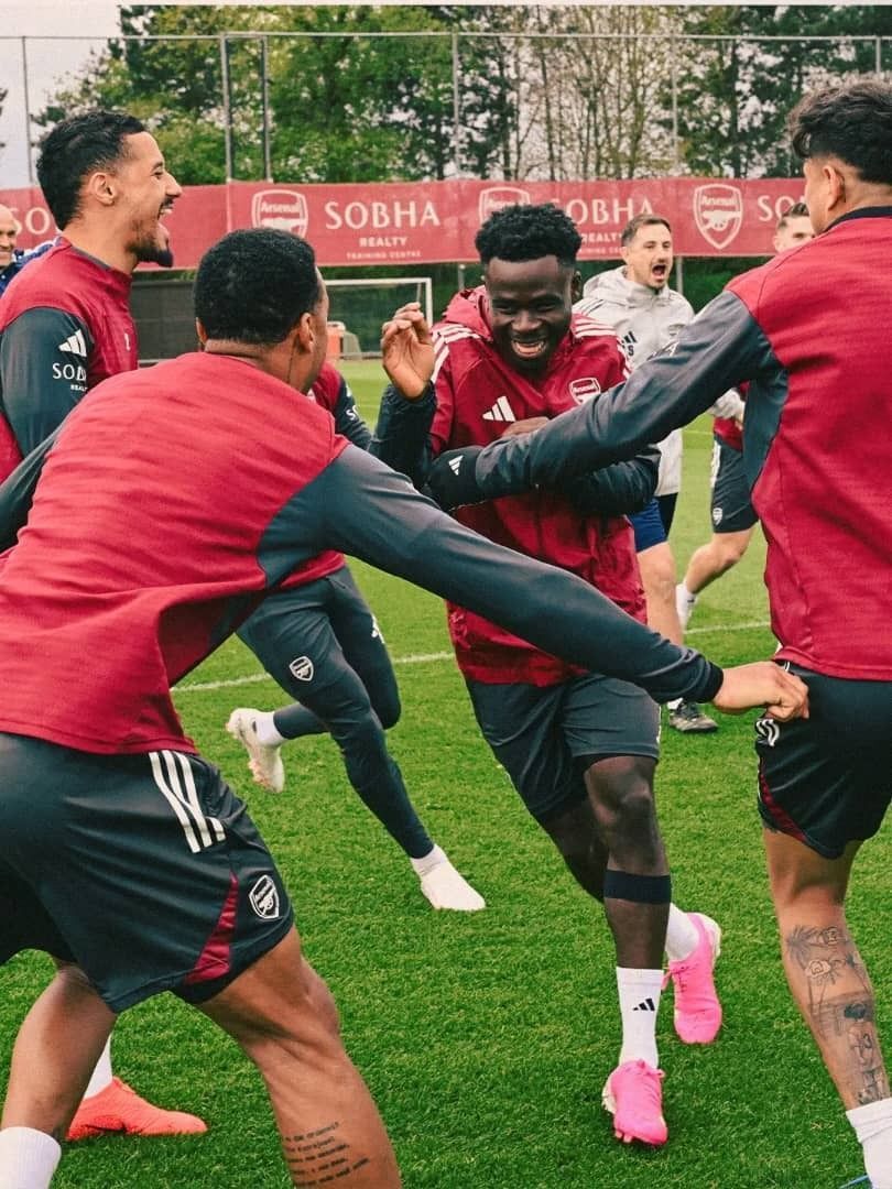 UY ❤️🤍 tweet media