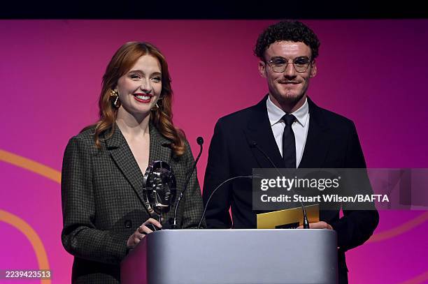 chehkeyehmaanva's tweet photo. but look @ohthalie and @lupainthenorth - MODERN DAY TOM AND LIZZIE MET (bil and sl) 🥹💜 (granted in 2025 for the baftas, think held in wales)
#donalfinn #poppygilbert #theotherbennetsister https://t.co/buhxnv5j3P
