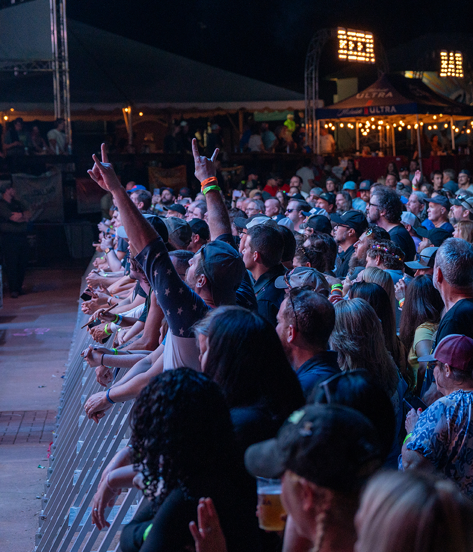 CCNBAmp's tweet photo. We can't wait to see you for @EarthWindFire 

Box office 📷 1pm
Parking lots 📷 5pm
Gates 📷 7pm
Show starts 📷 8:30pm

Know before you go: https://t.co/nVfWLyvLkQ https://t.co/kwjR6682Ra