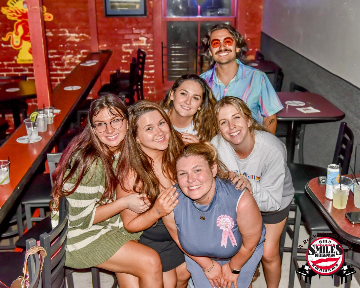 SmilesPianos_'s tweet image. Midweek is the time to plan your next group night 🎹
Bring everyone to Savannah Smiles—live piano, great drinks &amp;amp; unforgettable moments.

Thu 7PM–2AM | Fri 6:30PM–2AM | Sat 6PM–2AM
Book: smilespianos.com/reservations

#SavannahSmiles #SavannahGA #CorporateEvents