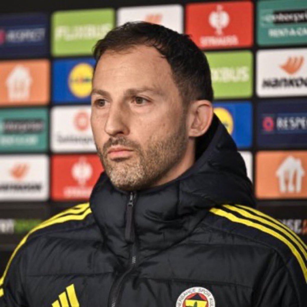 LivZiya's tweet photo. Hocamızı geri istiyoruz 
@Fenerbahce https://t.co/uhJO8GmyHq