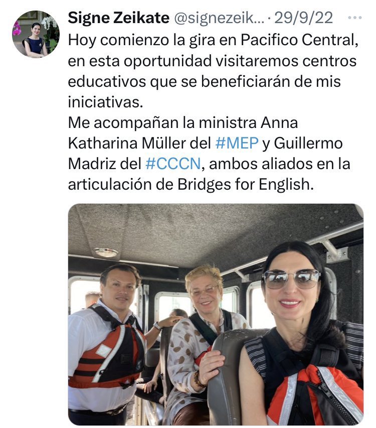 No solamente con el inglés quedó en ridículo…