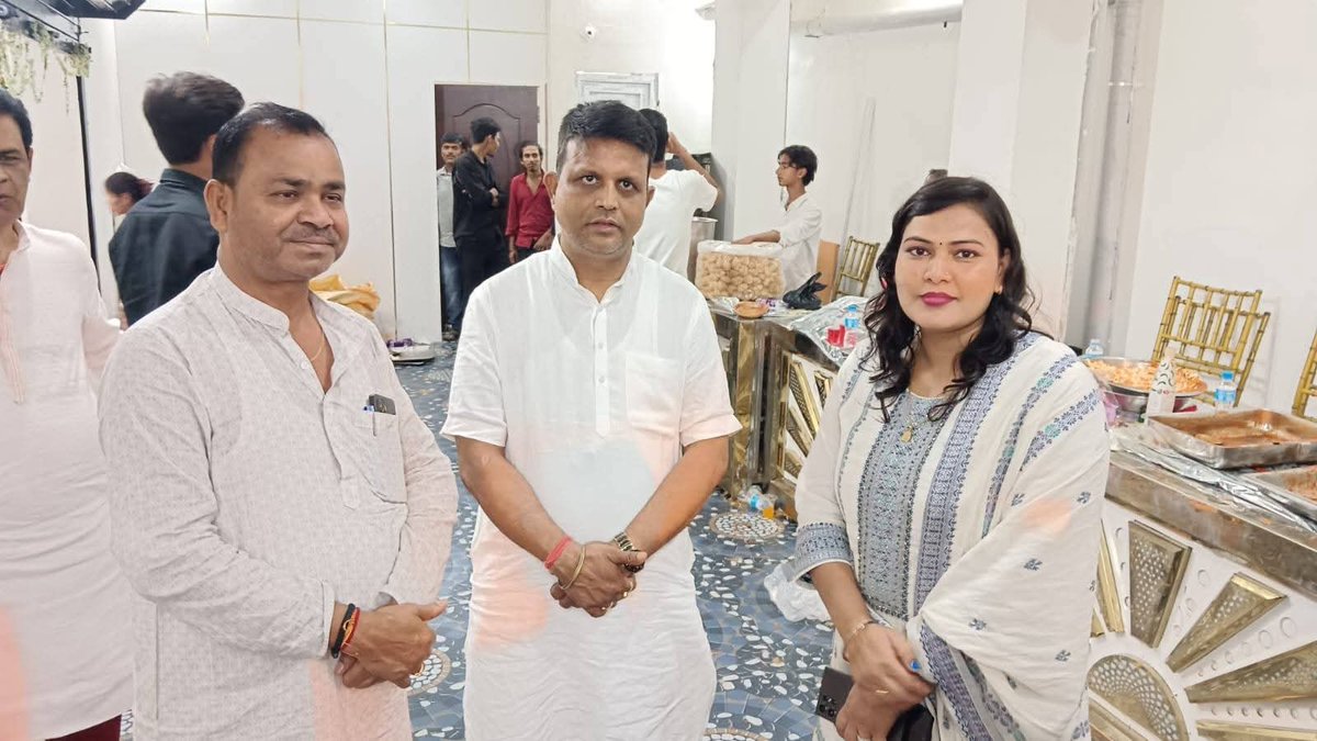 Shishir4Patna's tweet image. ईश्वर से प्रार्थना है कि नया गृह सुख, शांति, समृद्धि एवं सकारात्मक ऊर्जा से सदैव परिपूर्ण रहे तथा परिवार में प्रेम और खुशहाली बनी रहे। 

#GrihaPravesh #NewHome #Blessings