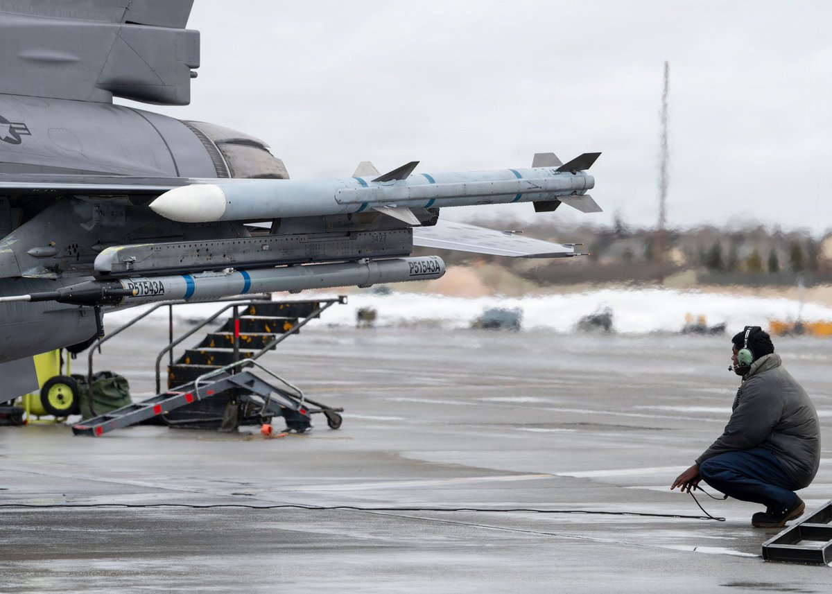 EielsonAirForce's tweet photo. Leading the charge ๐
The 51st FW is the operations lead for RED FLAG-Alaska 26-1. They brought combat ready F-16 aircraft capable to train alongside the Navy and Marine Corps here for RF-A 26-1.
#RFA26 #FreeandOpenIndoPacific #ReadyAF #RedFlagAlaska https://t.co/3V7ttLXlsg