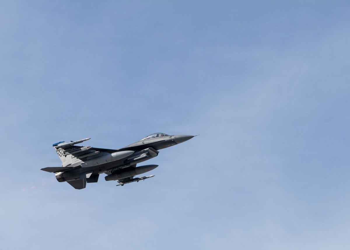 EielsonAirForce's tweet photo. Leading the charge ๐
The 51st FW is the operations lead for RED FLAG-Alaska 26-1. They brought combat ready F-16 aircraft capable to train alongside the Navy and Marine Corps here for RF-A 26-1.
#RFA26 #FreeandOpenIndoPacific #ReadyAF #RedFlagAlaska https://t.co/3V7ttLXlsg