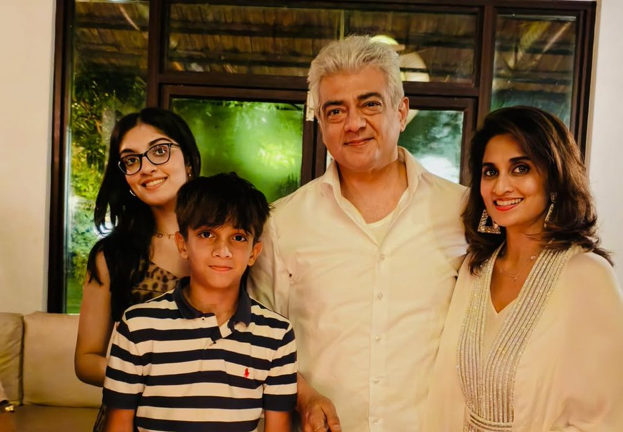 Suthi podunga saab.. 😍

#AjithKumar